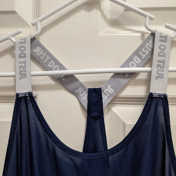 ❤Ladies Nike tank top - Picture 2 of 4